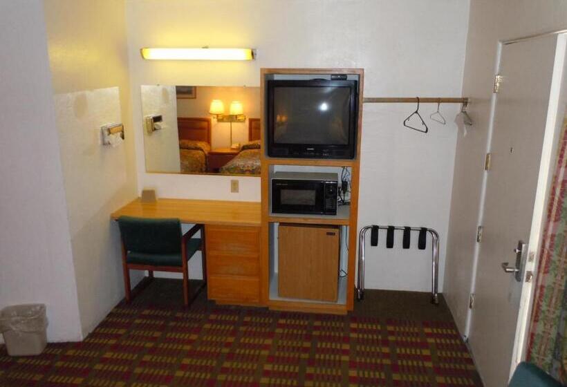 带2个双人床的标准工作室, Value Inn