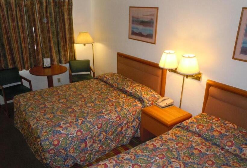 带2个双人床的标准工作室, Value Inn