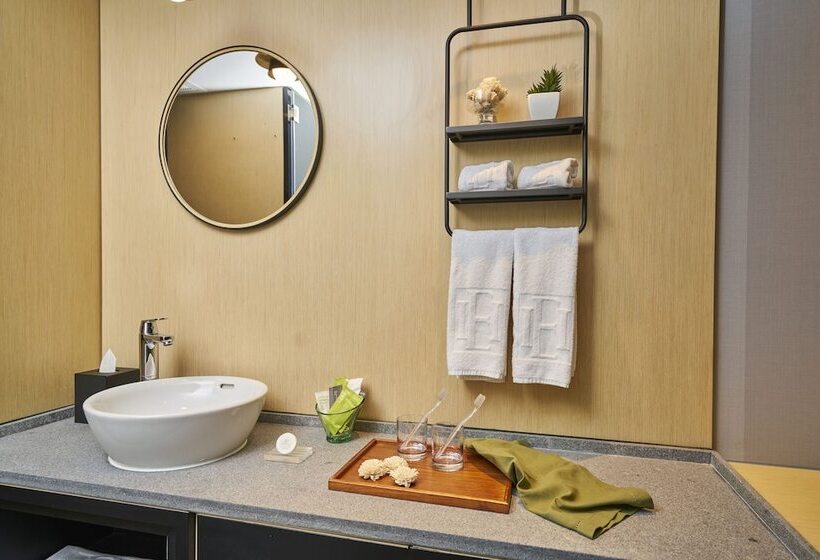 اتاق استاندارد, Ease Access Tsuen Wan