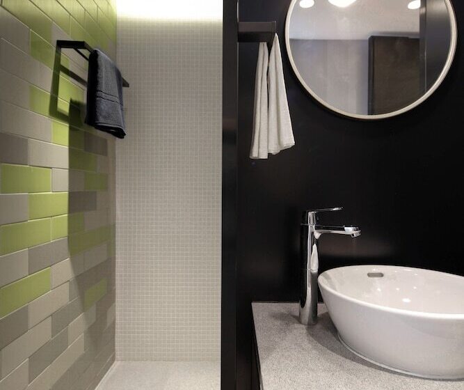 اتاق لوکس, Ease Access Tsuen Wan