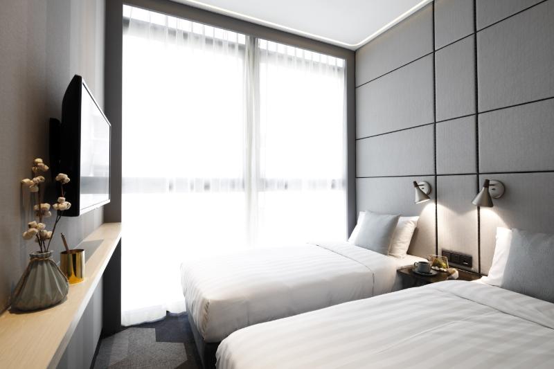 اتاق لوکس, Ease Access Tsuen Wan