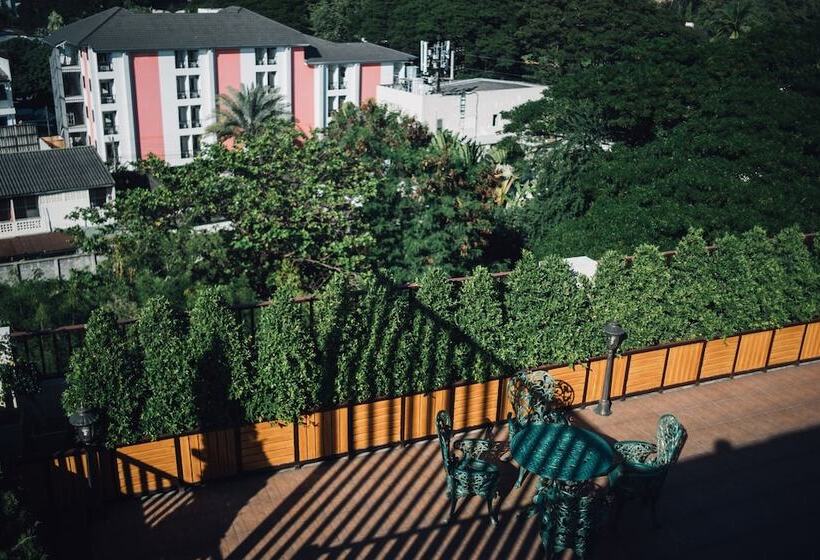 سوئیت با بالکن, Luxury Residence