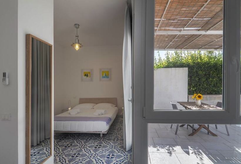 استودیوی استاندارد, Salento Residence & Suite
