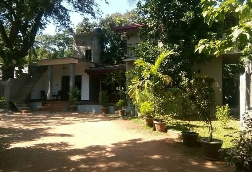 ガーデンビューデラックスルーム, Umesh Home Stay