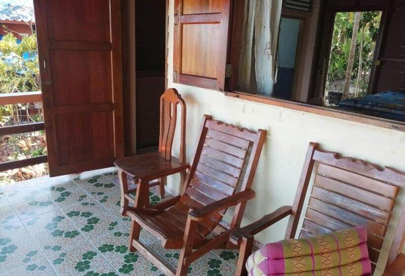 オーシャンビューのスタンダードバンガロー, Mama's Bungalows Koh Chang Ranong