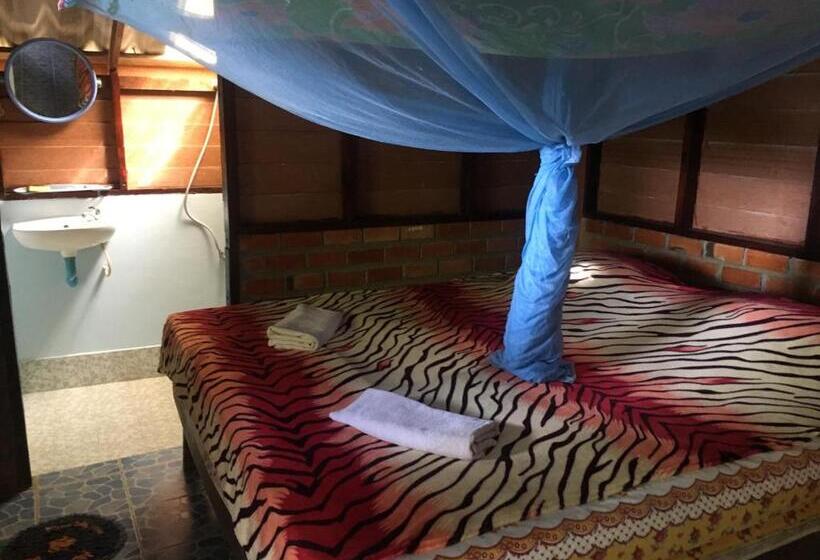 ガーデンビューのスタンダードバンガロー, Mama's Bungalows Koh Chang Ranong