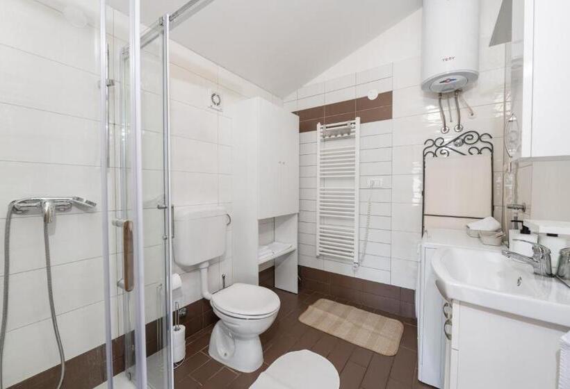 Deluxe Studio, B&b Carmela