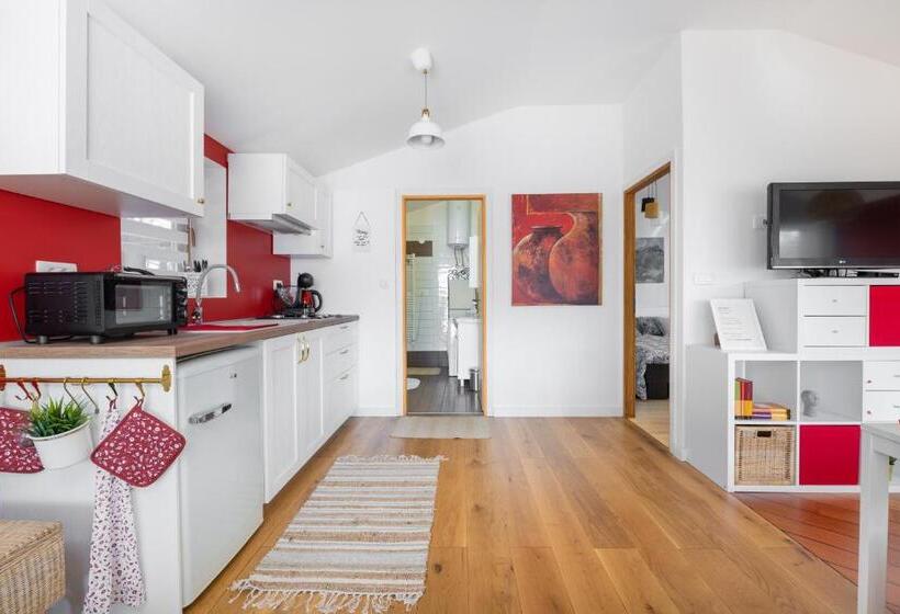 Deluxe Studio, B&b Carmela