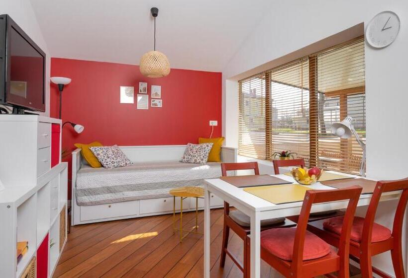 استودیوی لوکس, B&b Carmela