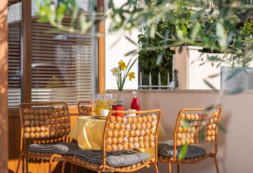 Deluxe Studio, B&b Carmela