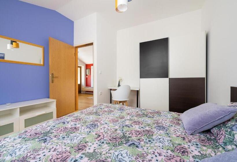 Deluxe Studio, B&b Carmela