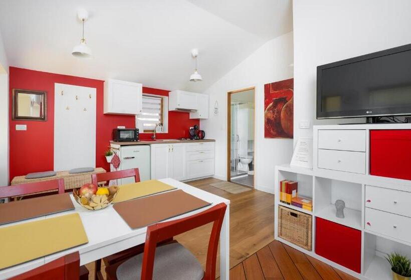 Deluxe Studio, B&b Carmela