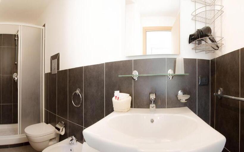 스탠다드 트리플 룸, Bouganville B&b