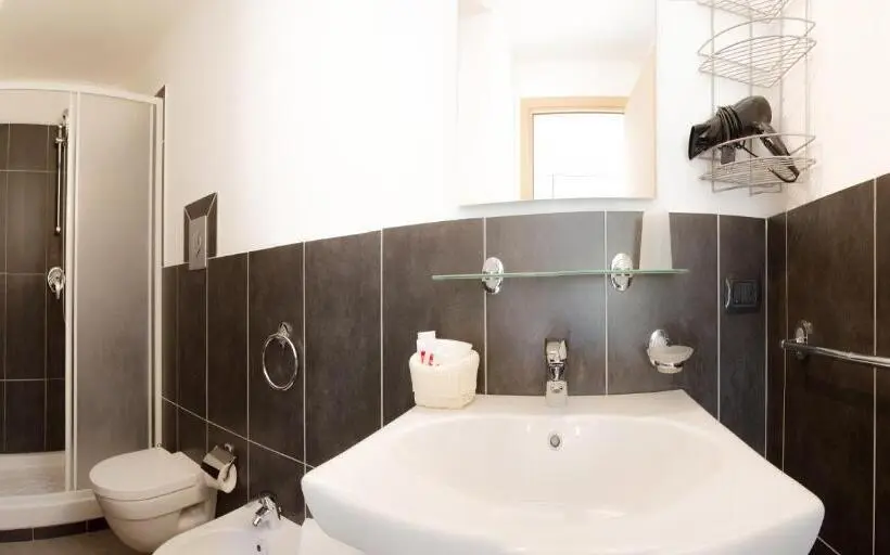 اتاق استاندارد سه نفره, Bouganville B&b