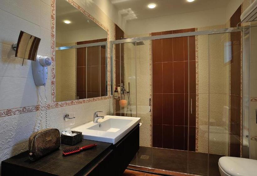 スタンダードトリプルルーム, Marilena