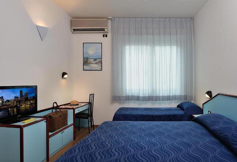 スタンダードトリプルルーム, Marilena