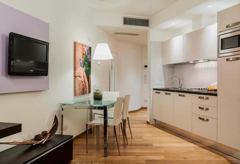 استودیوی لوکس, Residence Portus