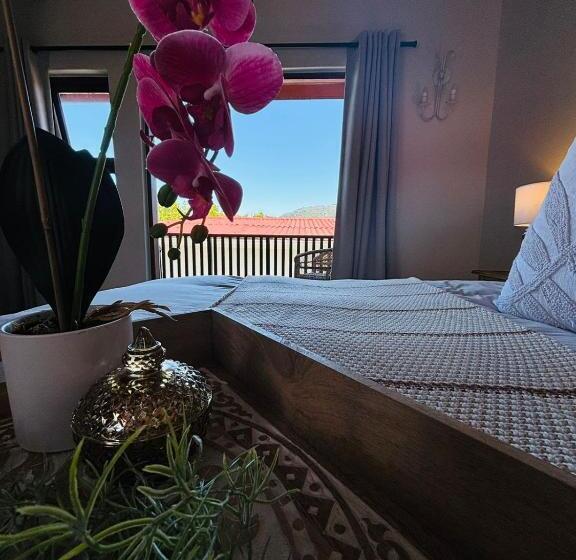 غرفة قياسية مطلّة علي حمام السباحة, Bliss In The Bay Guesthouse