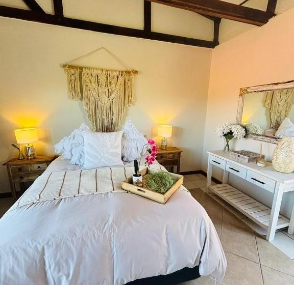 غرفة قياسية مطلّة علي حمام السباحة, Bliss In The Bay Guesthouse