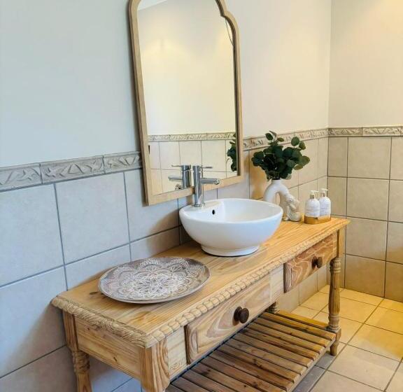 غرفة قياسية مطلّة علي حمام السباحة, Bliss In The Bay Guesthouse