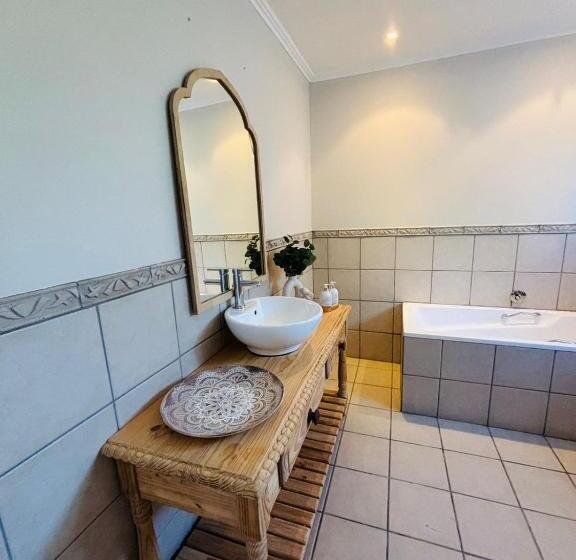 غرفة قياسية مطلّة علي حمام السباحة, Bliss In The Bay Guesthouse