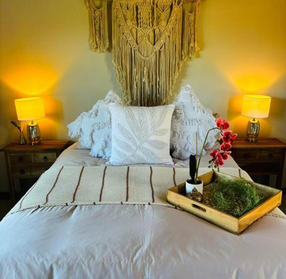 غرفة قياسية مطلّة علي حمام السباحة, Bliss In The Bay Guesthouse