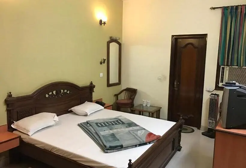 اتاق استاندارد, D R International