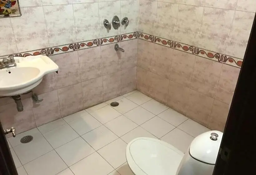 اتاق استاندارد, D R International