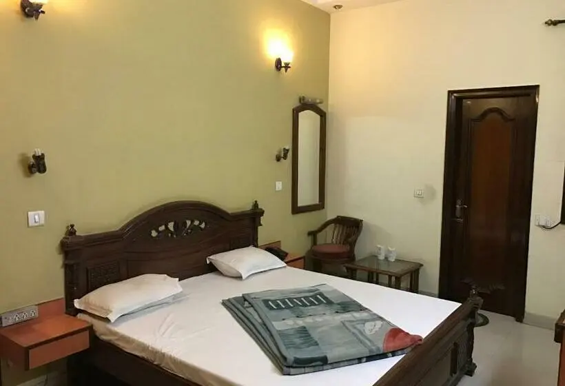اتاق لوکس, D R International