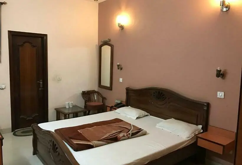 اتاق لوکس, D R International