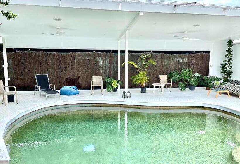 إستوديو قياسى, Floriana Boutique