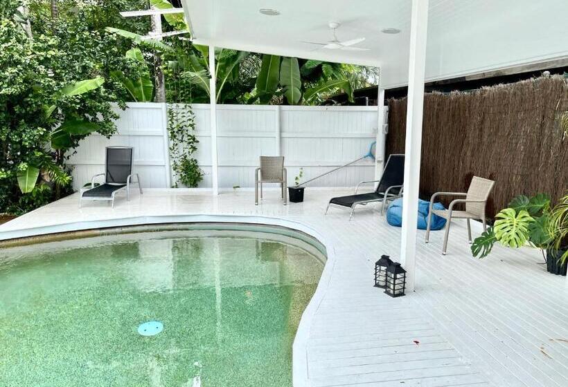 إستوديو قياسى, Floriana Boutique