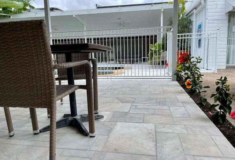חדר קומפורט לשלושה, Floriana Boutique