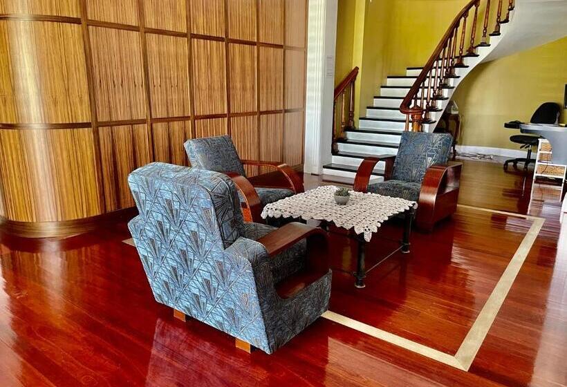 إستوديو قياسى مطل على البحر, Floriana Boutique