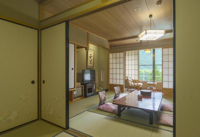 اتاق استاندارد, Gujo Hachiman