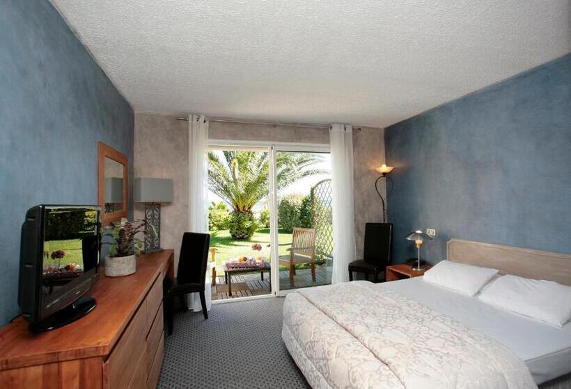 اتاق سوپریور با چشم‌انداز دریا, Hôtel Pineto