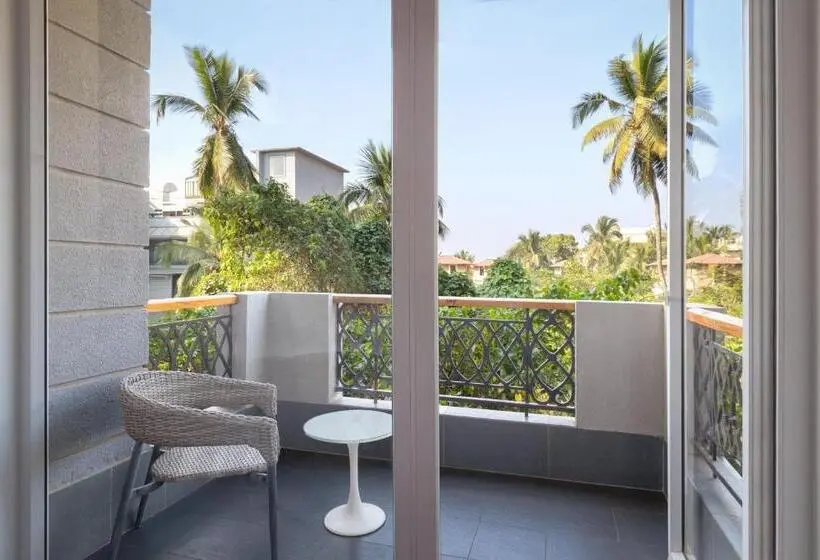 Classic room with balcony, Le Méridien Goa, Calangute