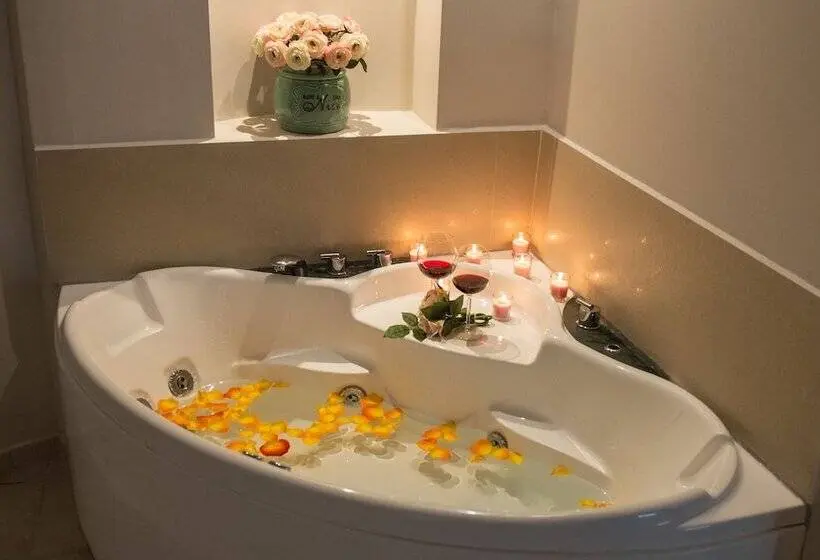 Suite with Hot Tub