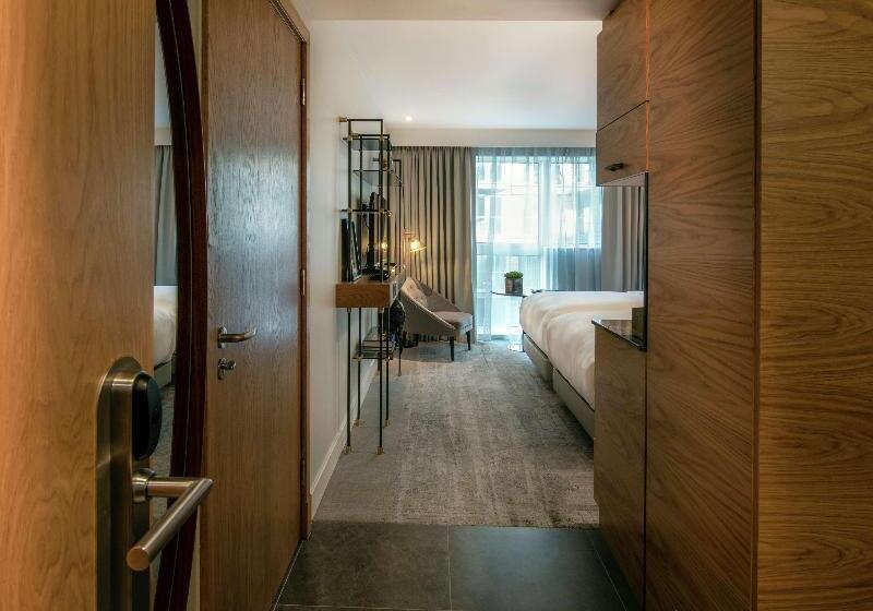 חדר סטנדרט, Lincoln Plaza London, Curio Collection By Hilton