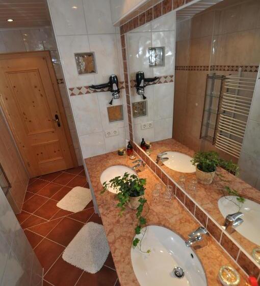 آپارتمان 2 خوابه با بالکن, Pension Heidi