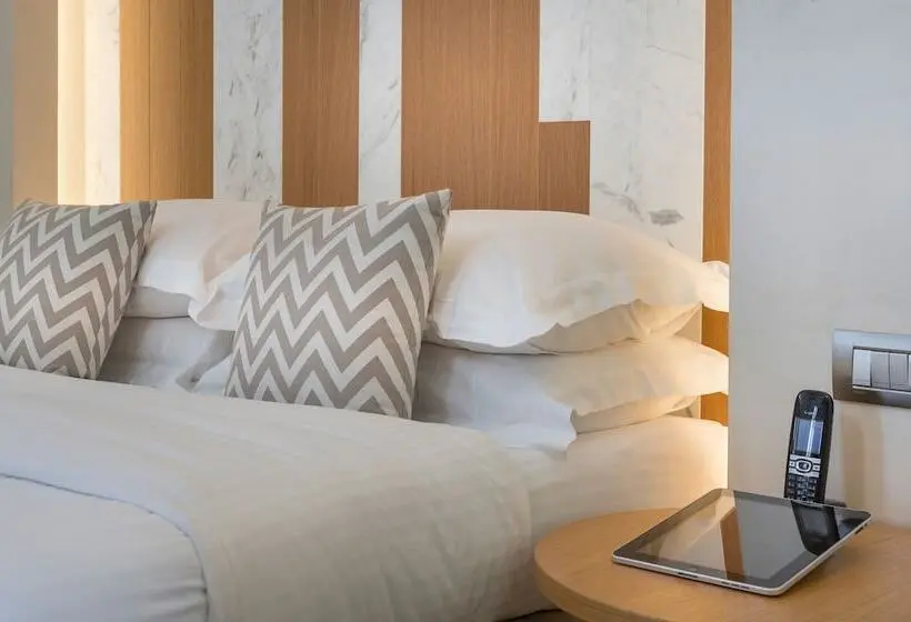 Chambre Basic, Consolato Boutique
