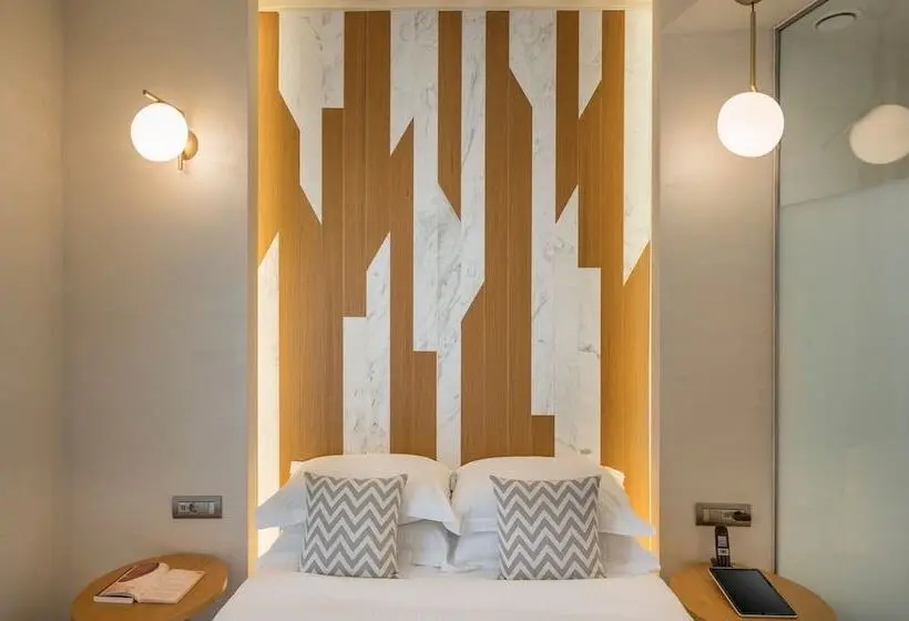 Chambre Basic, Consolato Boutique