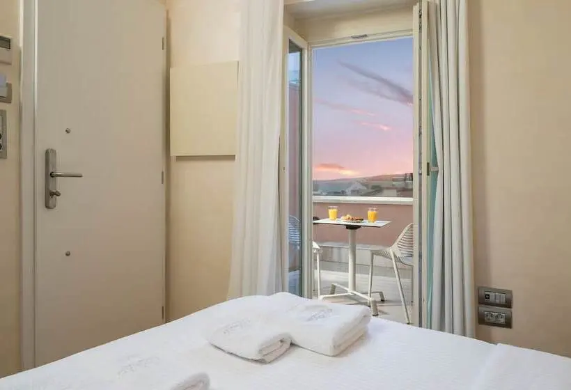 Chambre Basic, Consolato Boutique