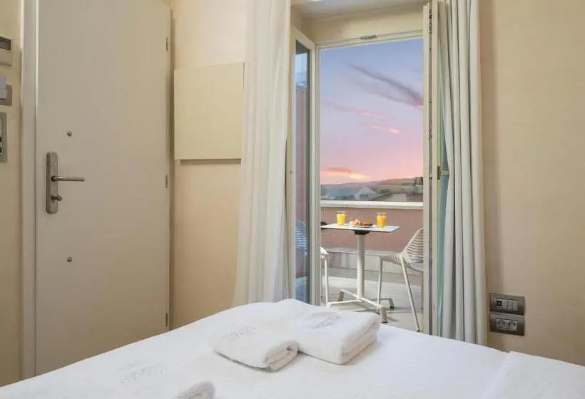 Chambre Basic, Consolato Boutique