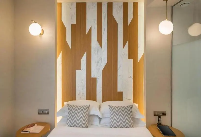 Chambre Basic, Consolato Boutique