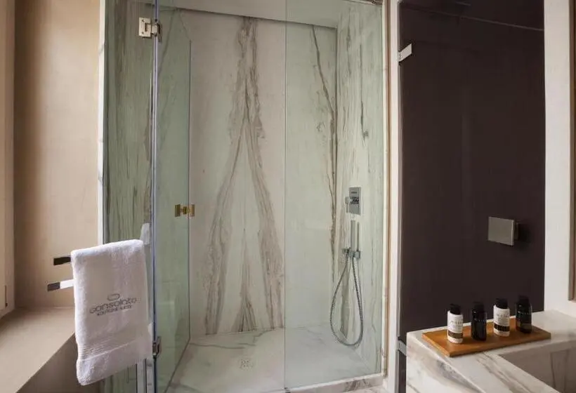 Master Suite avec Vues, Consolato Boutique