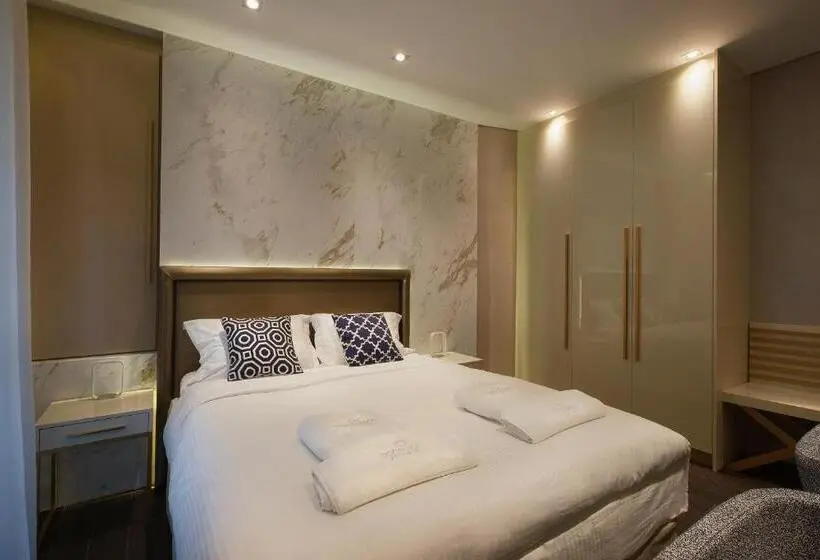 Master Suite avec Vues, Consolato Boutique