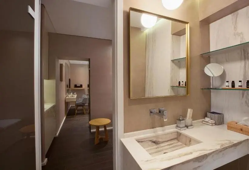 Master Suite avec Vues, Consolato Boutique