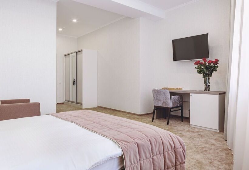 اتاق استاندارد, Familion Apart