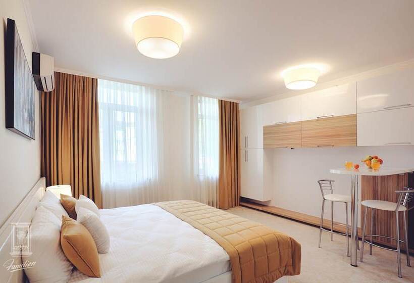 اتاق استاندارد, Familion Apart